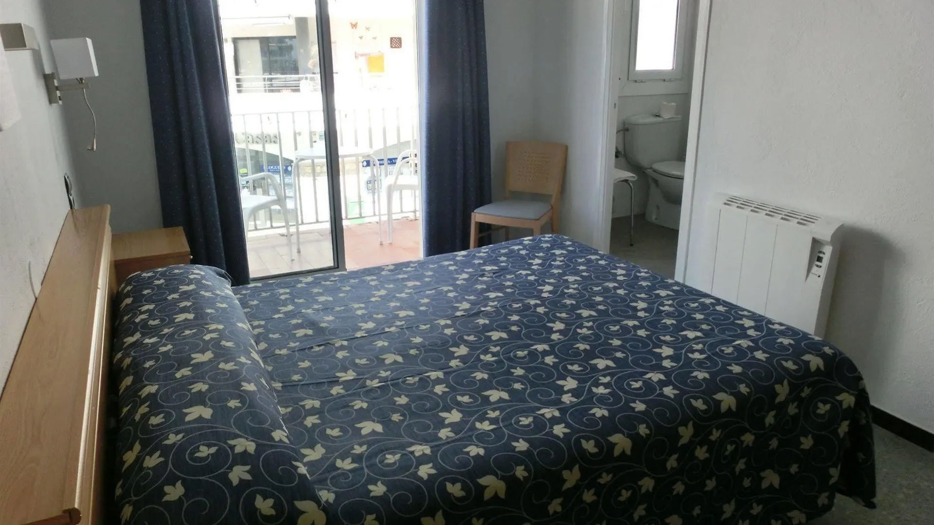 Hotel Can Catala L' Escala 0*,